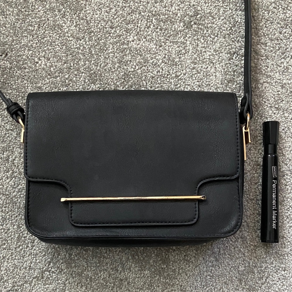 Forever 21 Elegant Black Leather Crossbody Bag